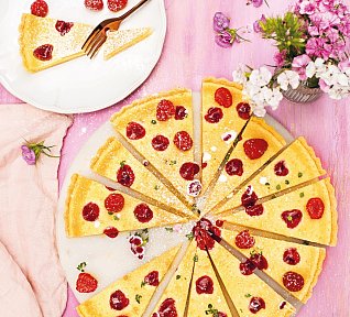 Křehký koláč s mascarpone a malinami