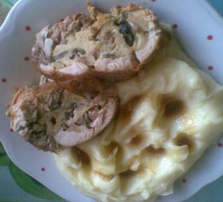 Kuřecí roláda s houbovou nádivkou