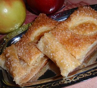 Jablečný cukrový závin (štrúdl) ze sterilovaných jablek