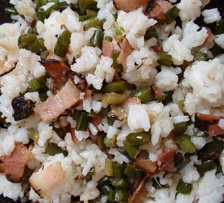 Česnekové výhonky s rýží