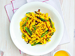 Fusilli s krémovou šafránovou omáčkou