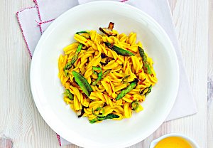 Fusilli s krémovou šafránovou omáčkou