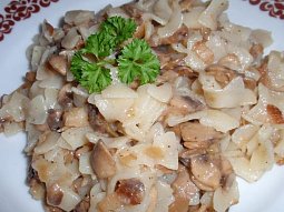 Bylinkovo-houbové těstoviny na slanině (špeku)
