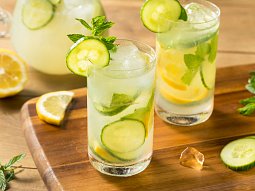 Domácí okurková limonáda