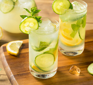 Domácí okurková limonáda