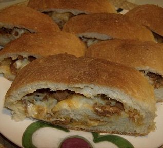 Slaný závin s vinnou klobásou