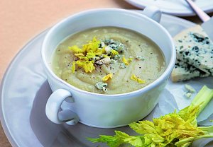 Celerová polévka s modrým sýrem