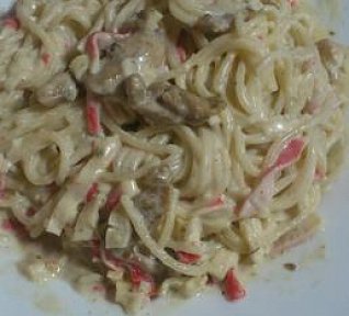 Sýrová omáčka s krabími tyčinkami