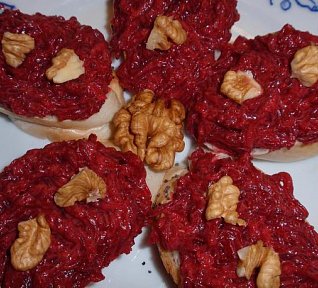 Pomazánka z červené řepy s ořechy