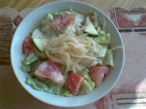 Zeleninovo-sýrový salát s jogurtem