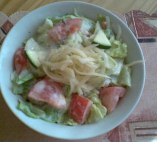 Zeleninovo-sýrový salát s jogurtem