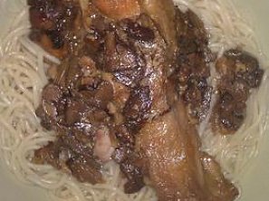 Krůtí křídlo pečené na houbách