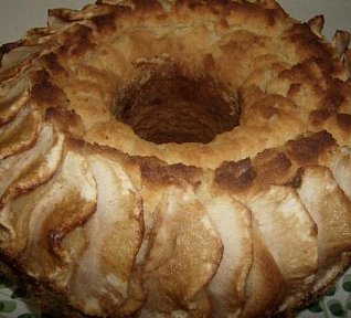 Bábovka s medem, ricottou a jablky