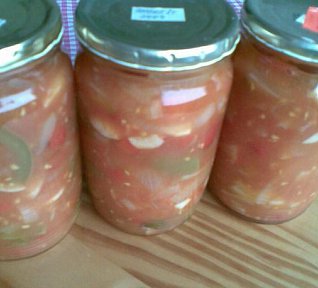 Domácí lečo s česnekem