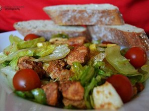 Salát s kuřecími kousky