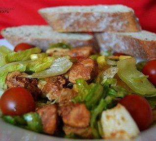 Salát s kuřecími kousky