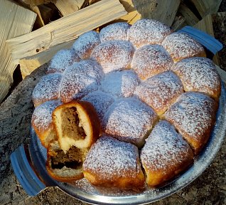 Kynuté buchty s ořechovou náplní