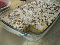Rychlý koláč s broskvemi a tvarohem