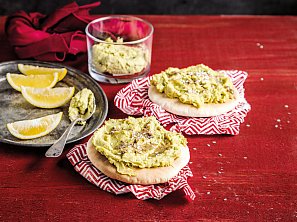 Placky s humusem z avokáda