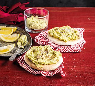 Placky s humusem z avokáda