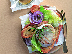 Bageta s kozím sýrem