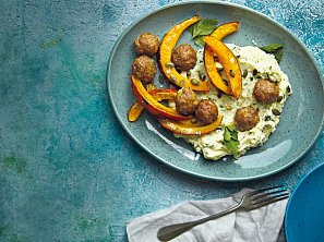 Masové kuličky s pečenou dýní a petrželovým pyré