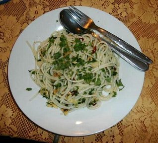 Spaghetti aglio olio e peperoncino Spaghetti aglio olio e peperoncino