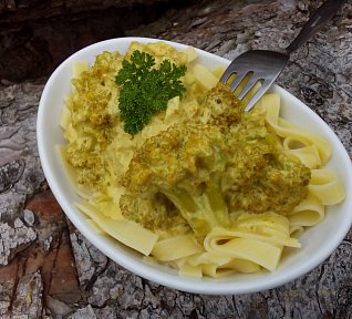 Smetanová kari brokolice