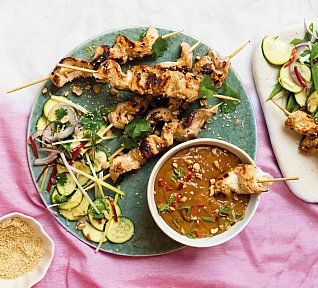 Kuřecí satay s arašídovou omáčkou