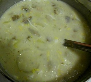 Bílá polévka z hlívy ústřičné