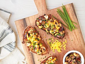 Topinky s houbami a čedarem