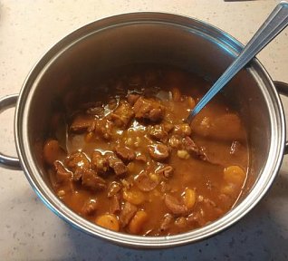 Vepřový kotlík s fazolemi