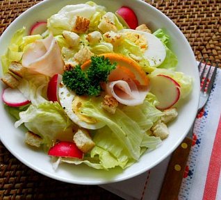 Ledový salát s krutony