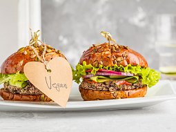 Veganský burger s majonézou kešú