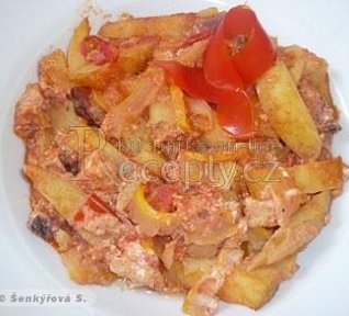 Bramborové hranolky zapečené s uzeným a cuketou