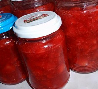 Jahodový džem s ananasem