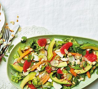 Jarní salát s grapefruitem a avokádem