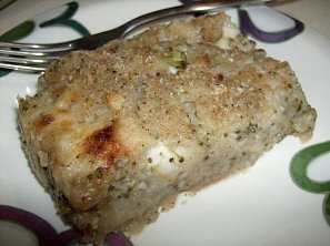 Zapečené brambory s oříšky, brokolicí a sýrem