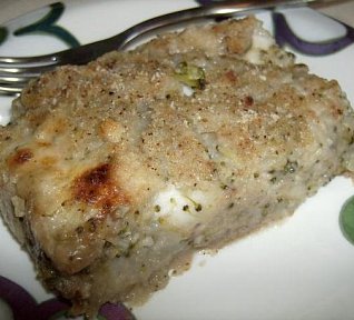 Zapečené brambory s oříšky, brokolicí a sýrem