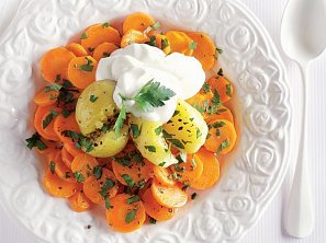 Dušená karotka na másle s petrželí