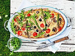 Frittata s chřestem, rajčaty a olivami