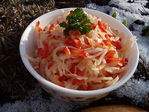 Zelný medový salát s paprikou