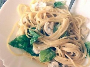 Sýrová omáčka s čerstvou bazalkou