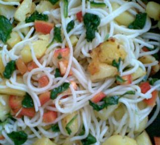 Smažené česnekové brambory s těstovinami