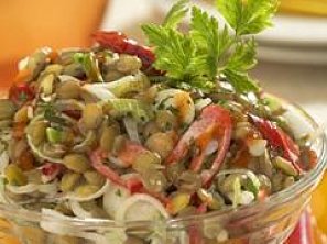 Pikantní salát s čočkou