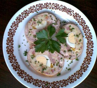 Kuřecí roláda s nádivkou - nejen velikonoční