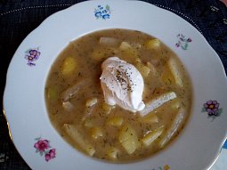 Kedlubnová polévka s bramborem