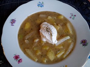 Kedlubnová polévka s bramborem