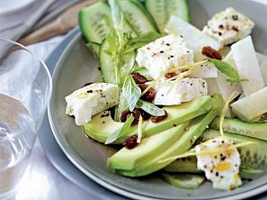 Okurkovo-avokádový salát