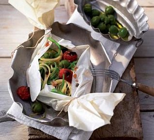 Těstovinový balíček se zeleninou